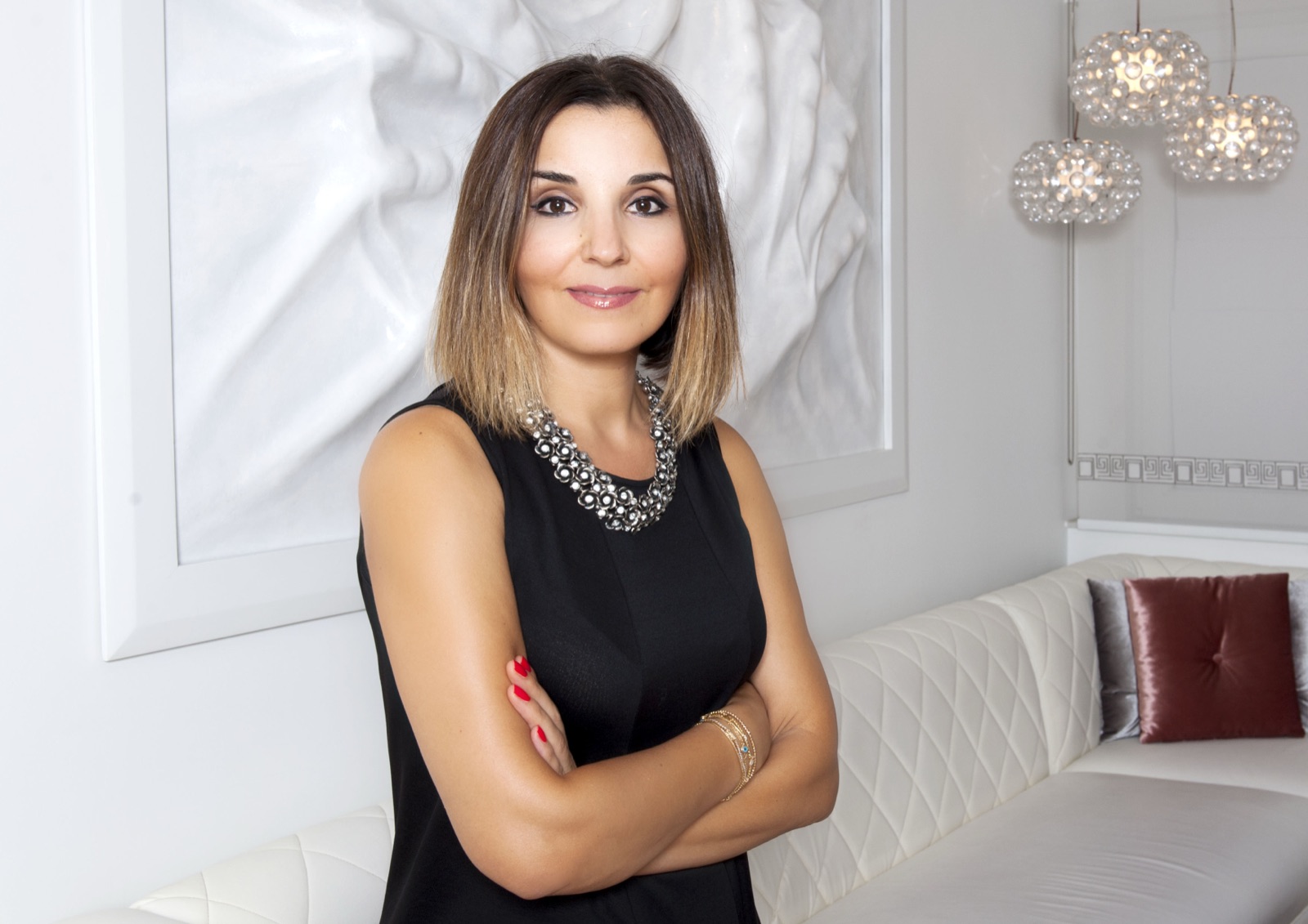 Kurucu Yıldız Kızılcan, merkezin bekleme salonunda